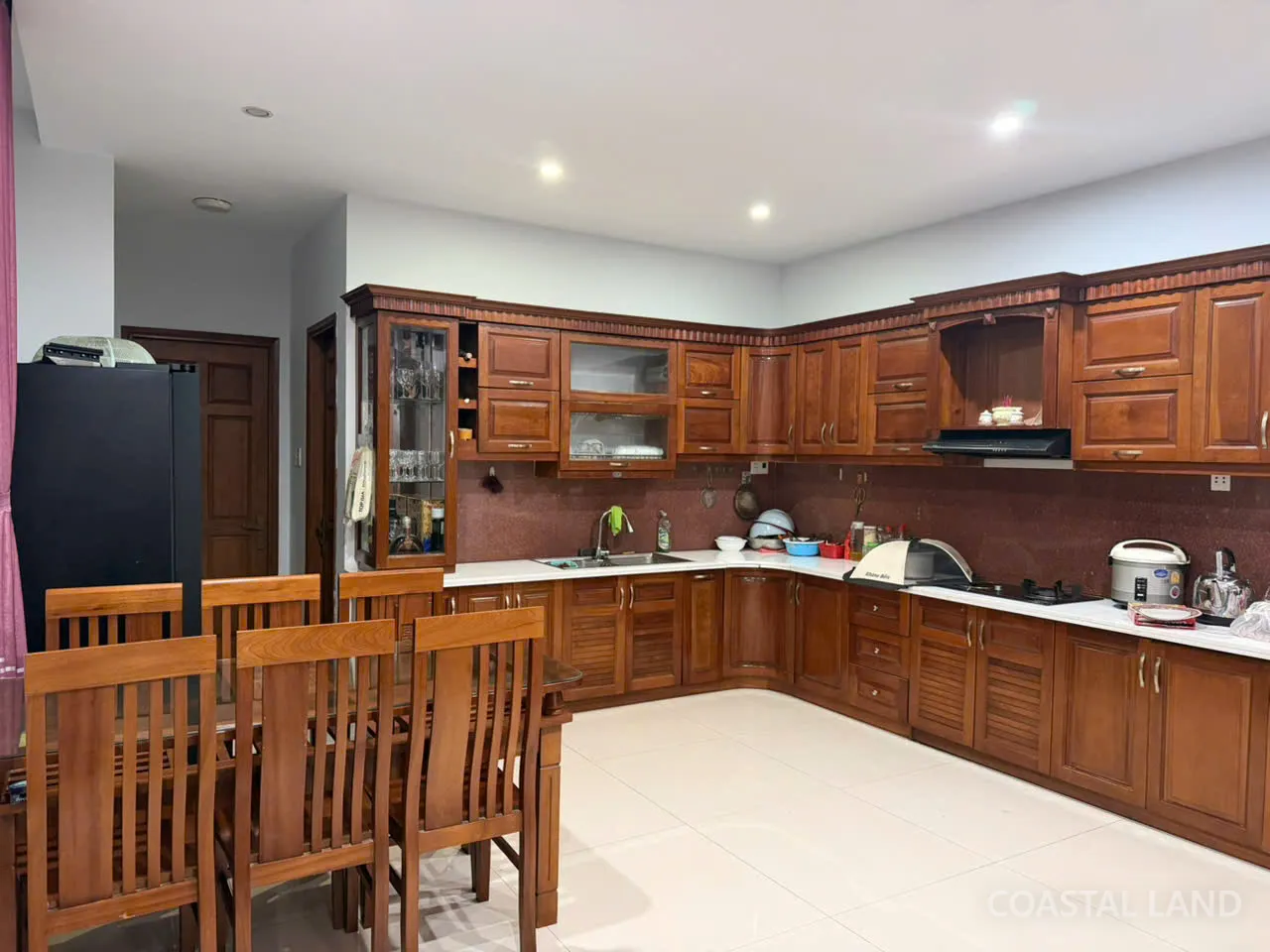 🏡 NẮM CHỦ NHÀ ĐẸP 3 TẦNG – 2 MẶT TIỀN 📍 Sát cầu Hòa Xuân 🌿 Kẹp vệt cây xanh – vị trí cực đẹp 📐 DT sàn 263,3m² | Full nội thất 3