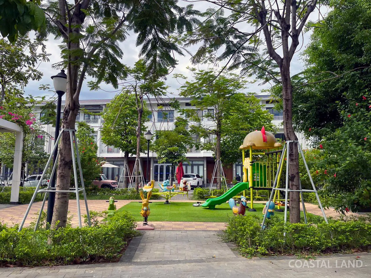 Chính chủ cần bán gấp nhà 3 tầng Khu Eco Garden giá 4. x tỷ - trung tâm Huế 5