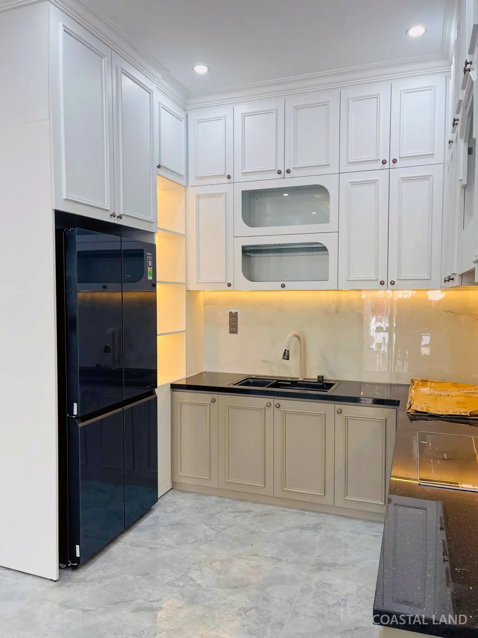 Nhà 3 tầng đầy đủ nội thất đường Phạm Văn Đồng sau lưng 1 nhà mặt tiền. Gía 3,75 tỷ thương lượng 5