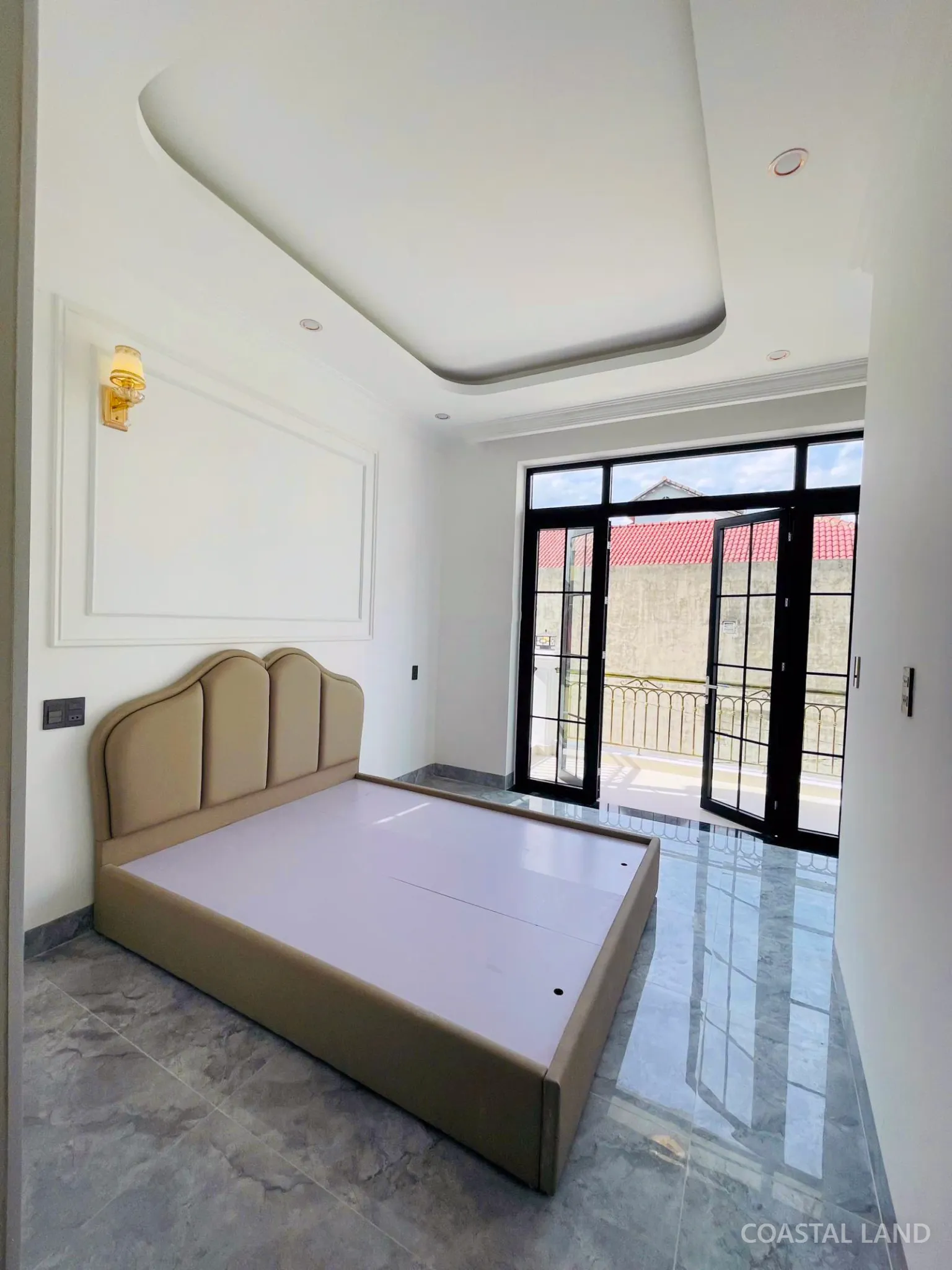Nhà 3 tầng đầy đủ nội thất đường Phạm Văn Đồng sau lưng 1 nhà mặt tiền. Gía 3,75 tỷ thương lượng 6