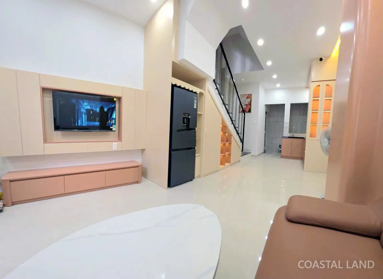 Nhà bán trung tâm Nha Trang chỉ 4 tỷ 200 triệu, 3 tầng bao gồm đầy đủ nội thất hiện đại 2