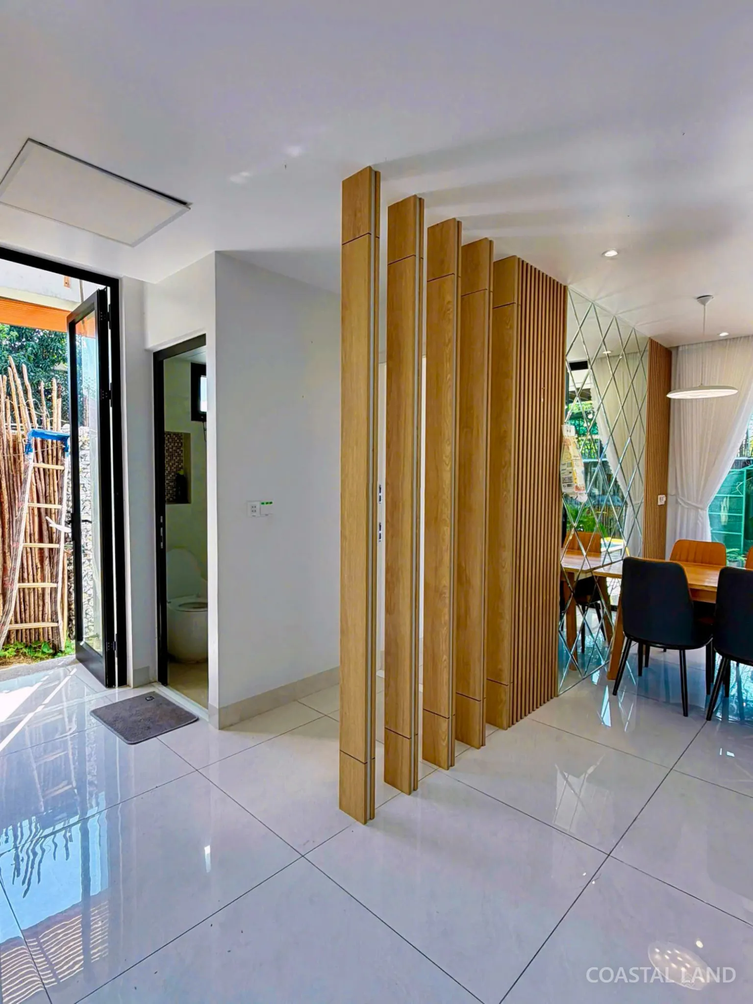 Cho thuê nhà nguyên căn biệt thự sân vườn - đường Văn Tiến Dũng - sát khu FPT 8