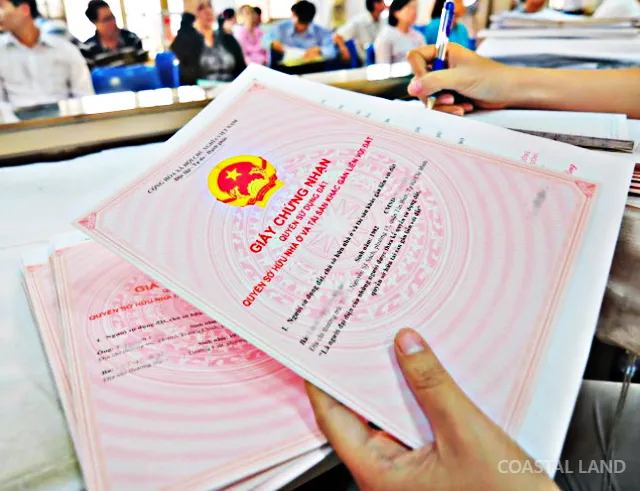 Thủ tục sang tên sổ đỏ khi mua bán nhà đất: các bước và thuế phí (2026)