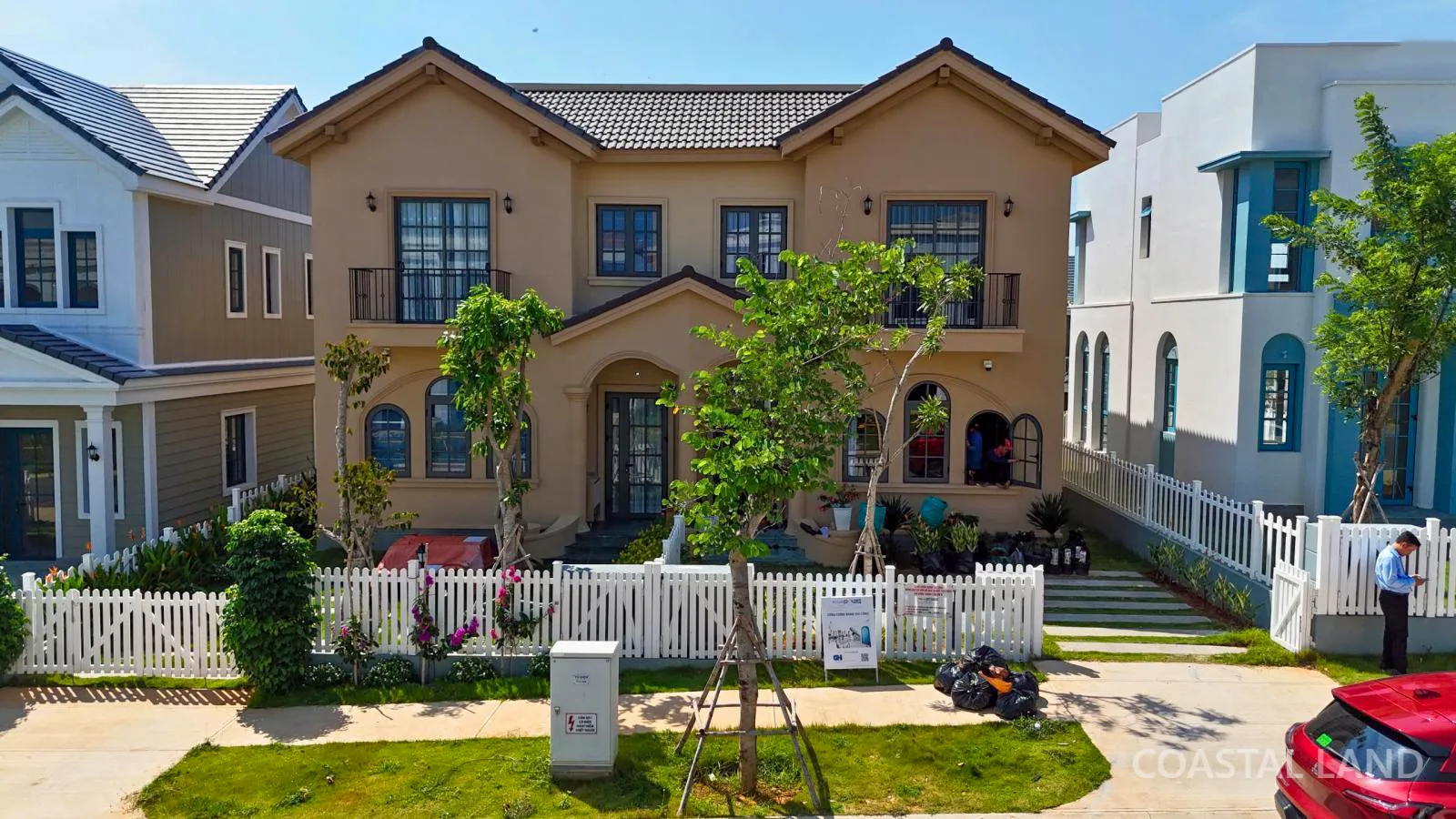 Cắt lỗ bán nhanh biệt thự song lập nằm ngay hồ bơi clubhouse giá chỉ 4 tỷ giá quá tốt tại Novaworld 2