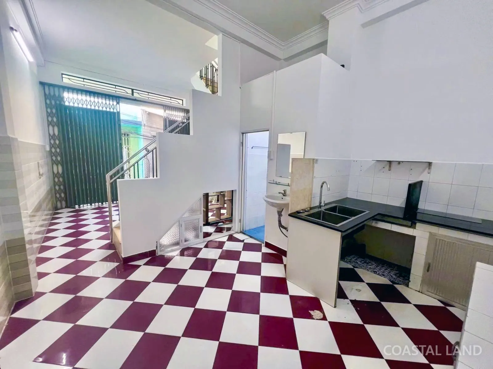 Nhà 2 tầng sổ hồng hoàn công ngay chợ Lạc Long Quân Tp Nha Trang cách biển 2km 3