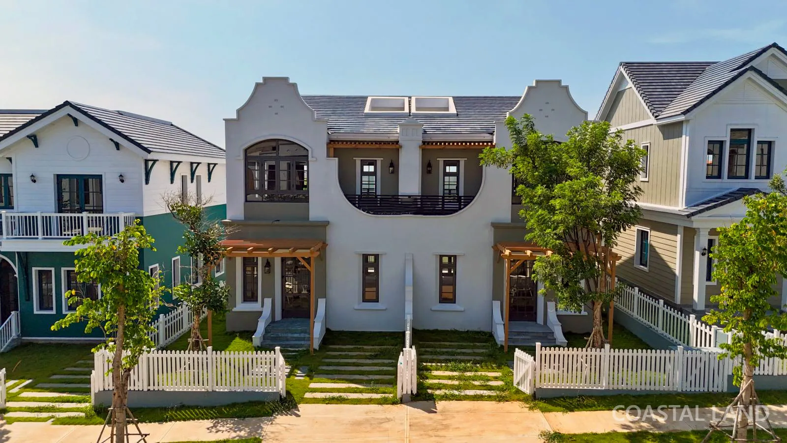 Cắt lỗ bán nhanh biệt thự song lập nằm ngay hồ bơi clubhouse giá chỉ 4 tỷ giá quá tốt tại Novaworld 5