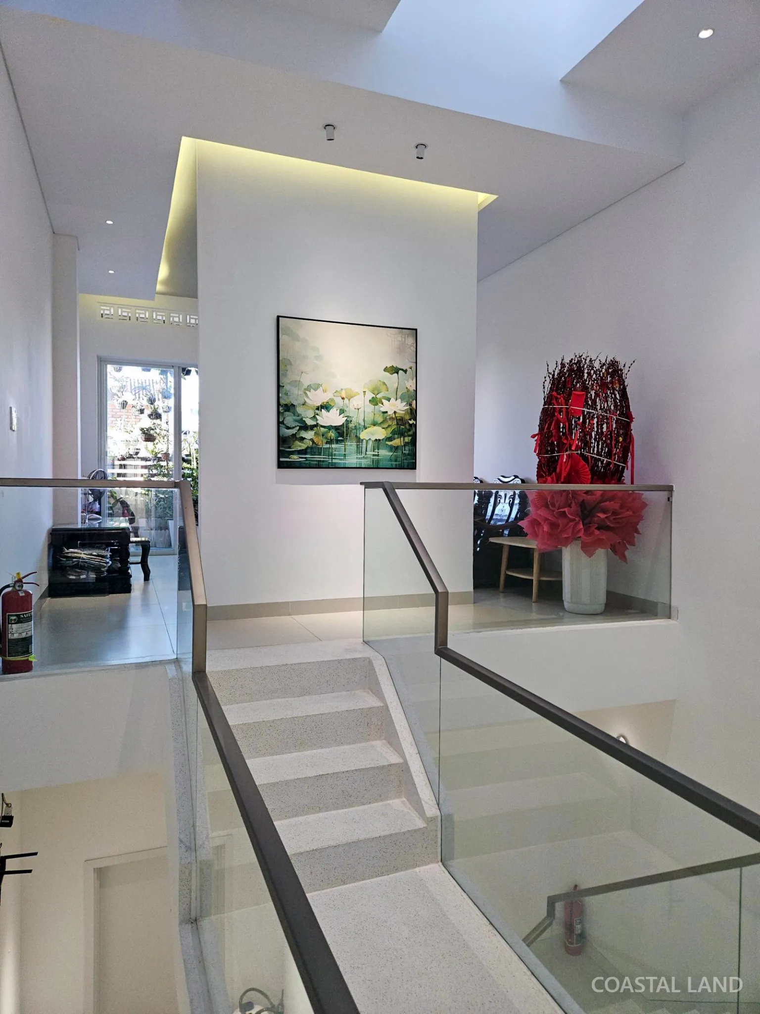 Tòa nhà tại Hải Hồ, full nội thất mới xây 4 tầng 1 tum kề lô góc. View pháo hoa siêu đẹp 13