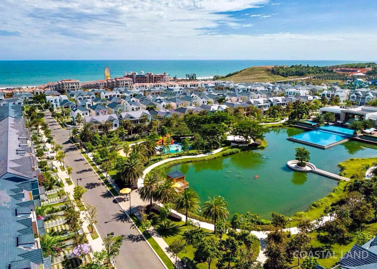 Cắt lỗ bán nhanh biệt thự song lập nằm ngay hồ bơi clubhouse giá chỉ 4 tỷ giá quá tốt tại Novaworld 9