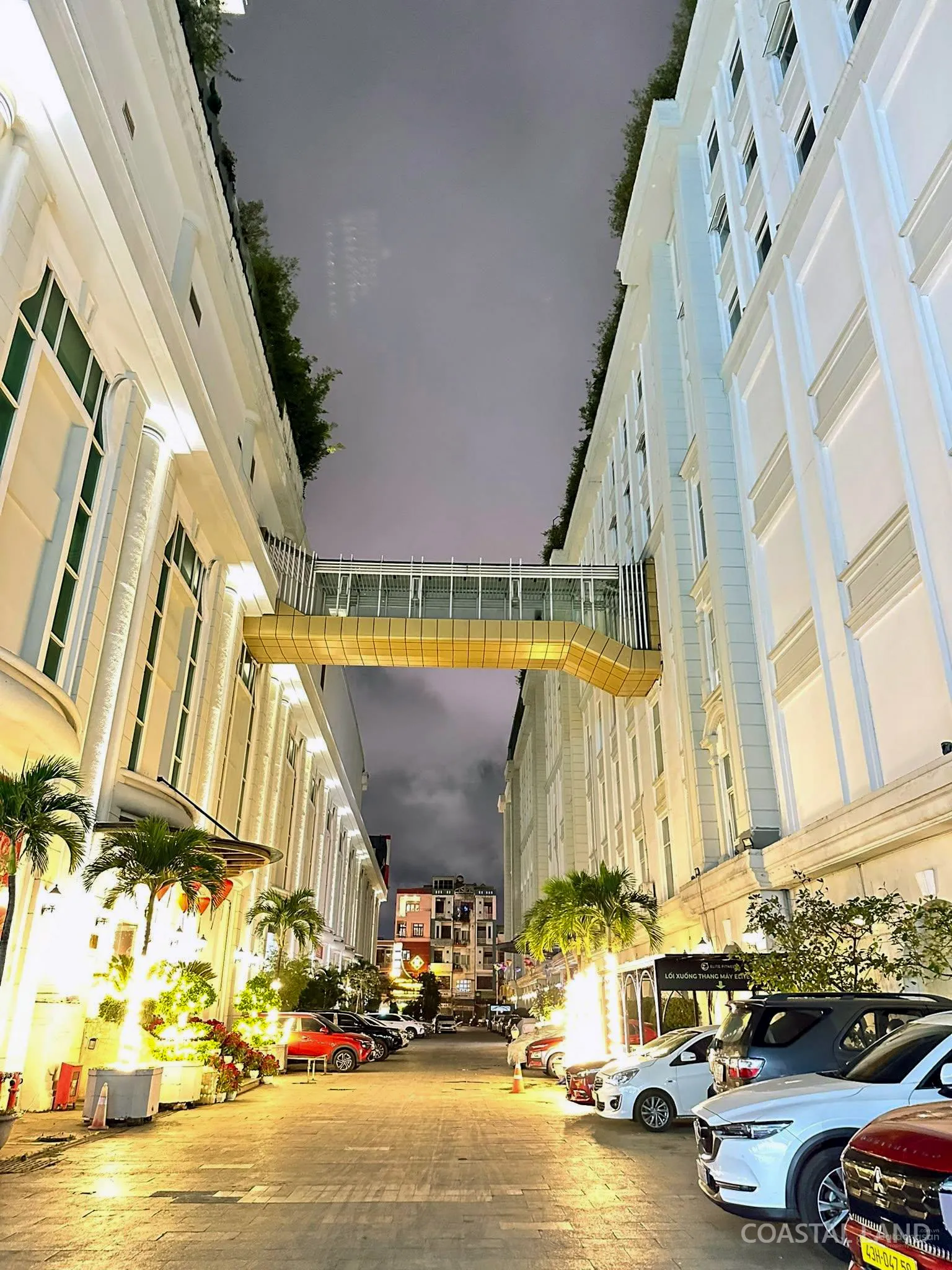 Cho thuê văn phòng 725 m2 tại tầng 11 - Tòa nhà Vĩnh Trung Plaza 2