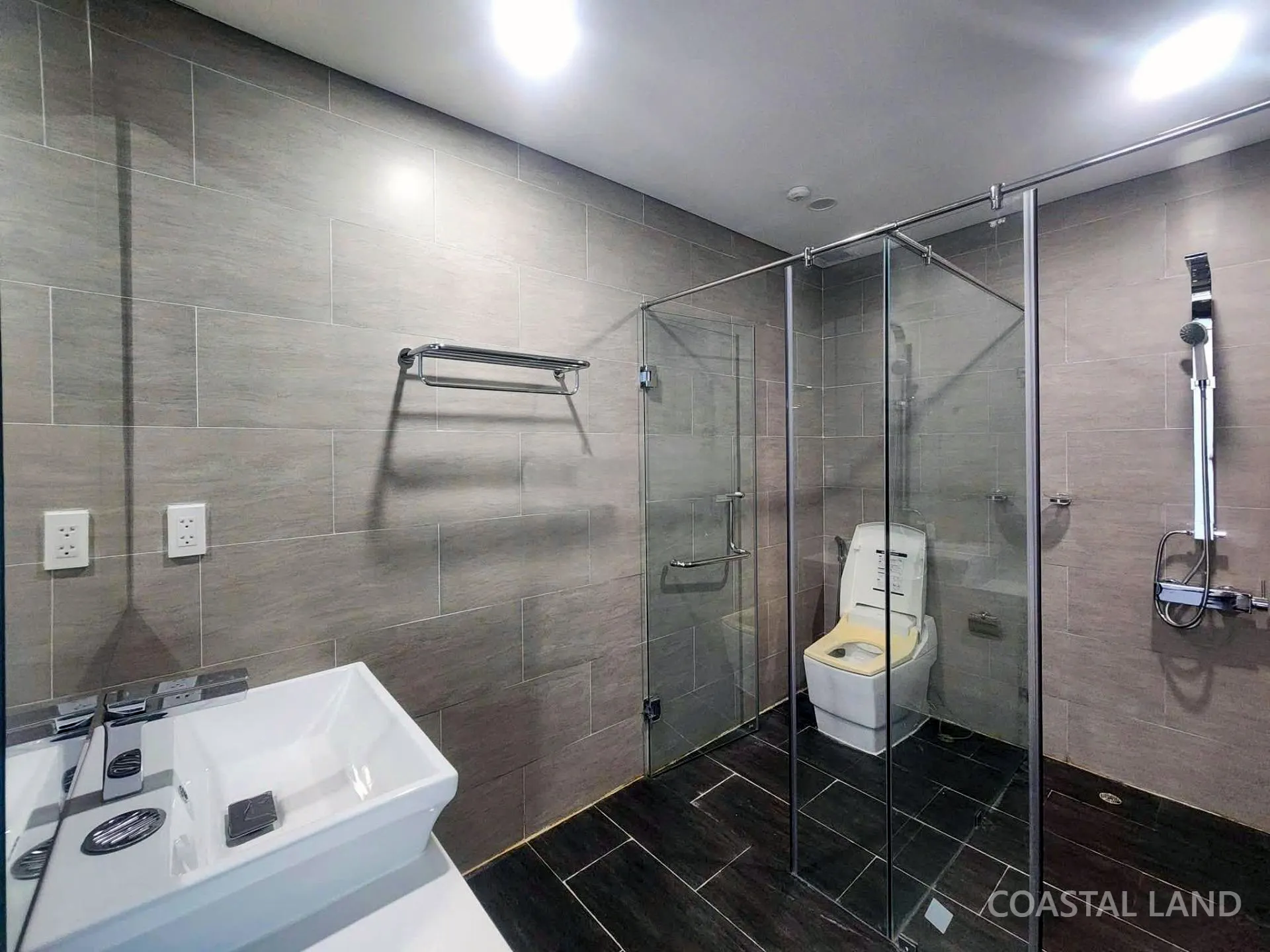 Cho thuê Penthouse tại căn hộ Fhome Đà Nẵng. 10