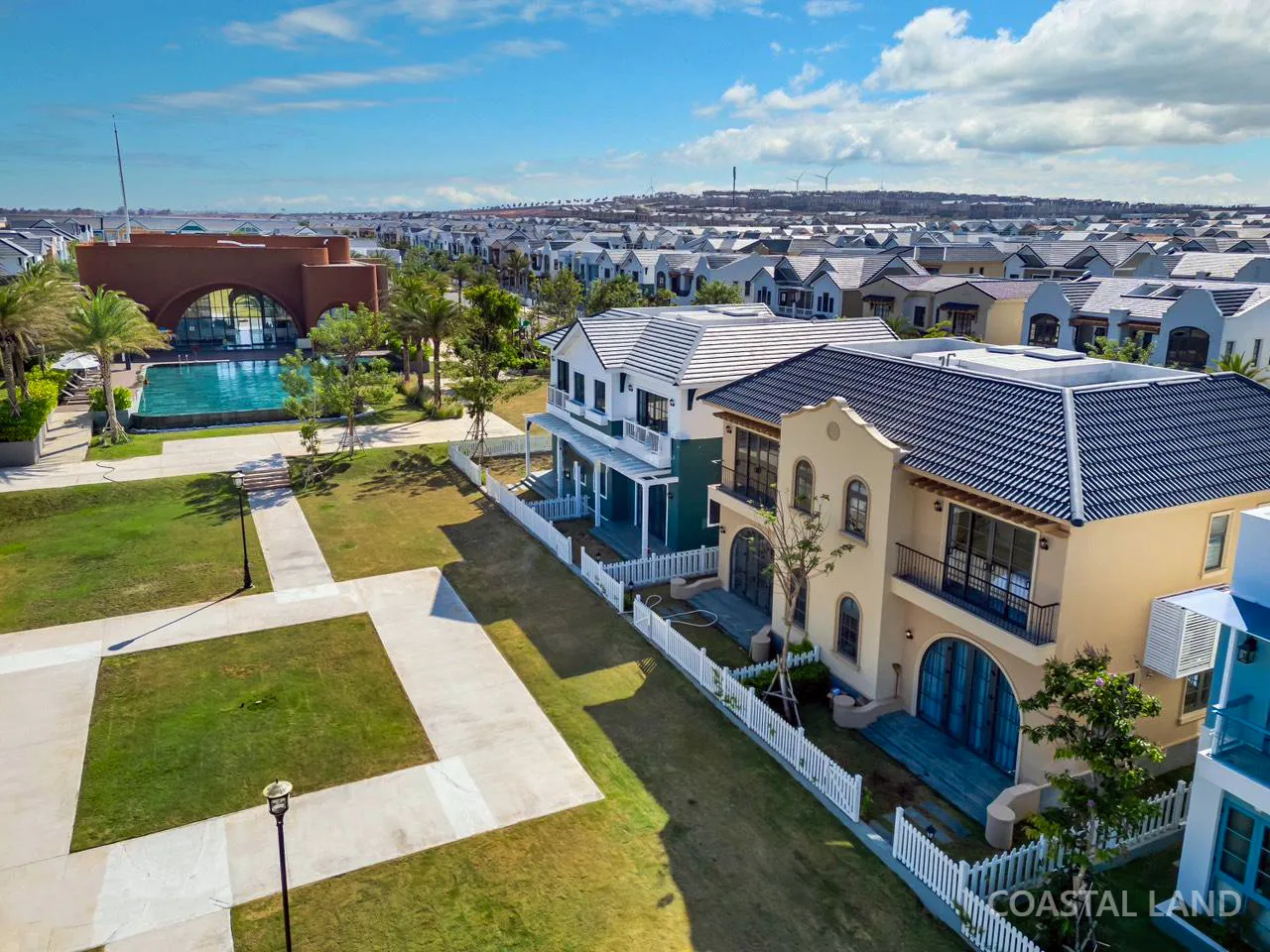 Cắt lỗ bán nhanh biệt thự song lập nằm ngay hồ bơi clubhouse giá chỉ 4 tỷ giá quá tốt tại Novaworld 7