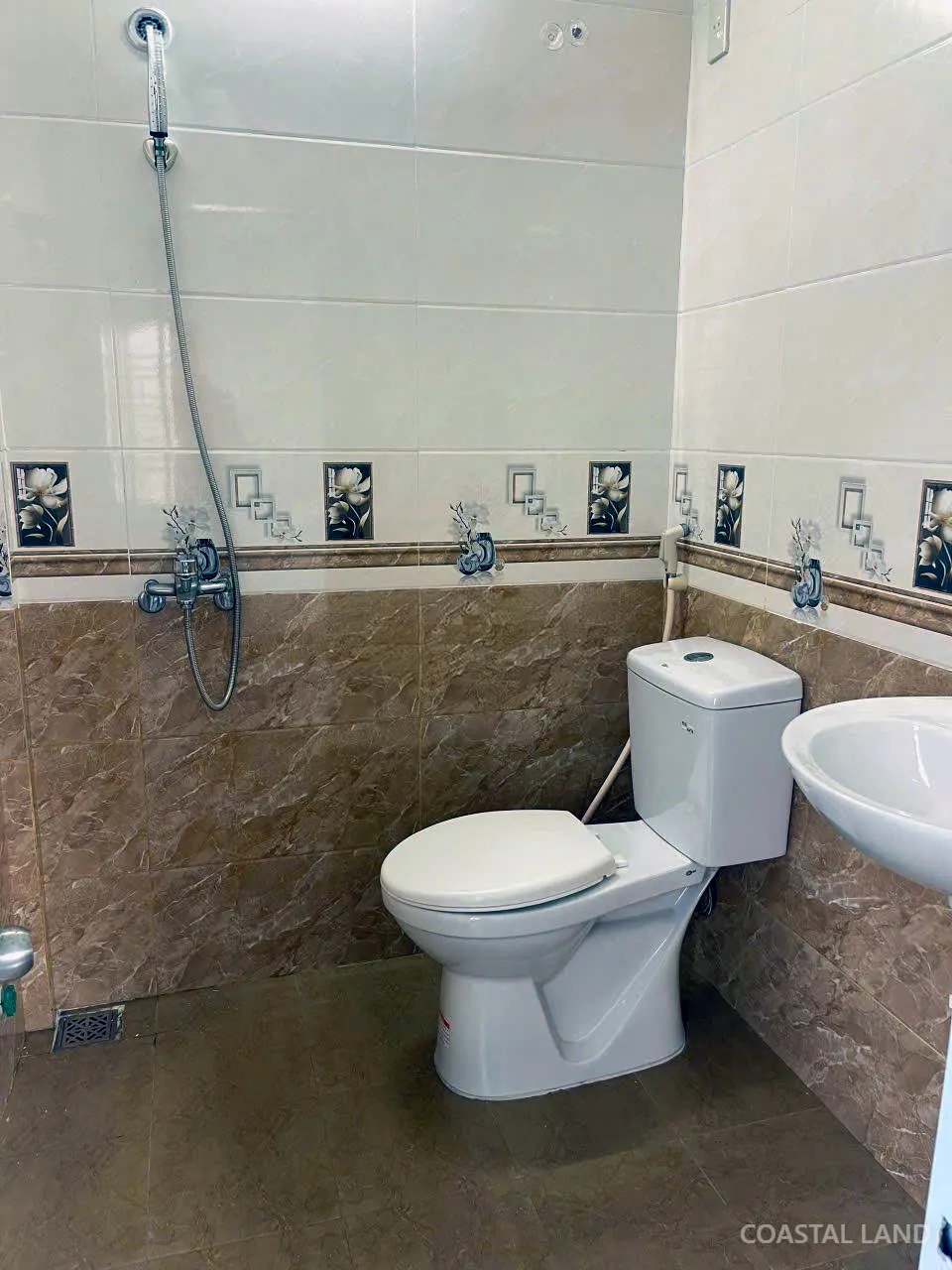 Bán nhà mặt tiền 139m2 số 355 Tăng Bạt Hổ, Phường Phú Xuân, Huế 9