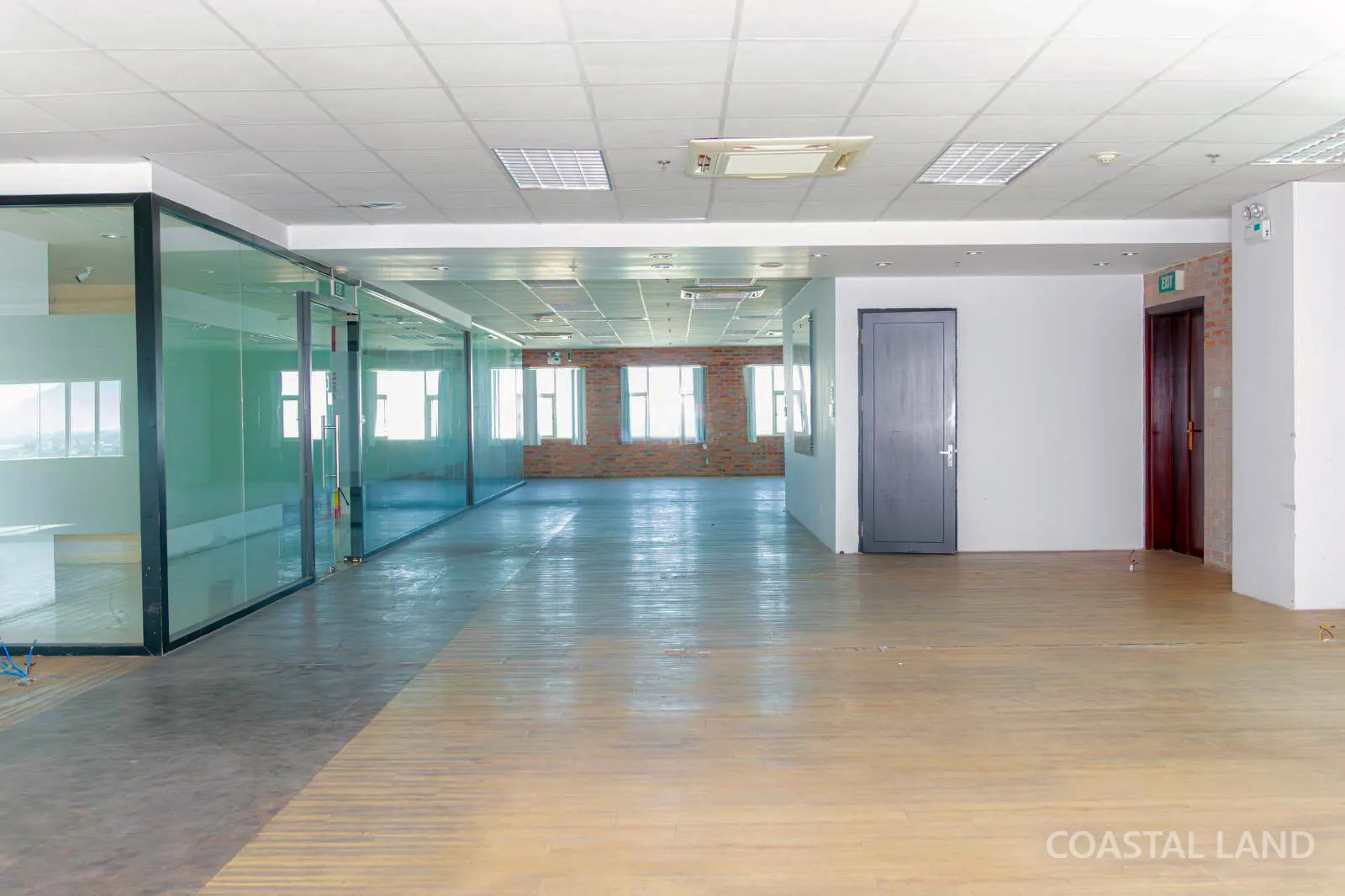 Cho thuê văn phòng 725 m2 tại tầng 11 - Tòa nhà Vĩnh Trung Plaza 6