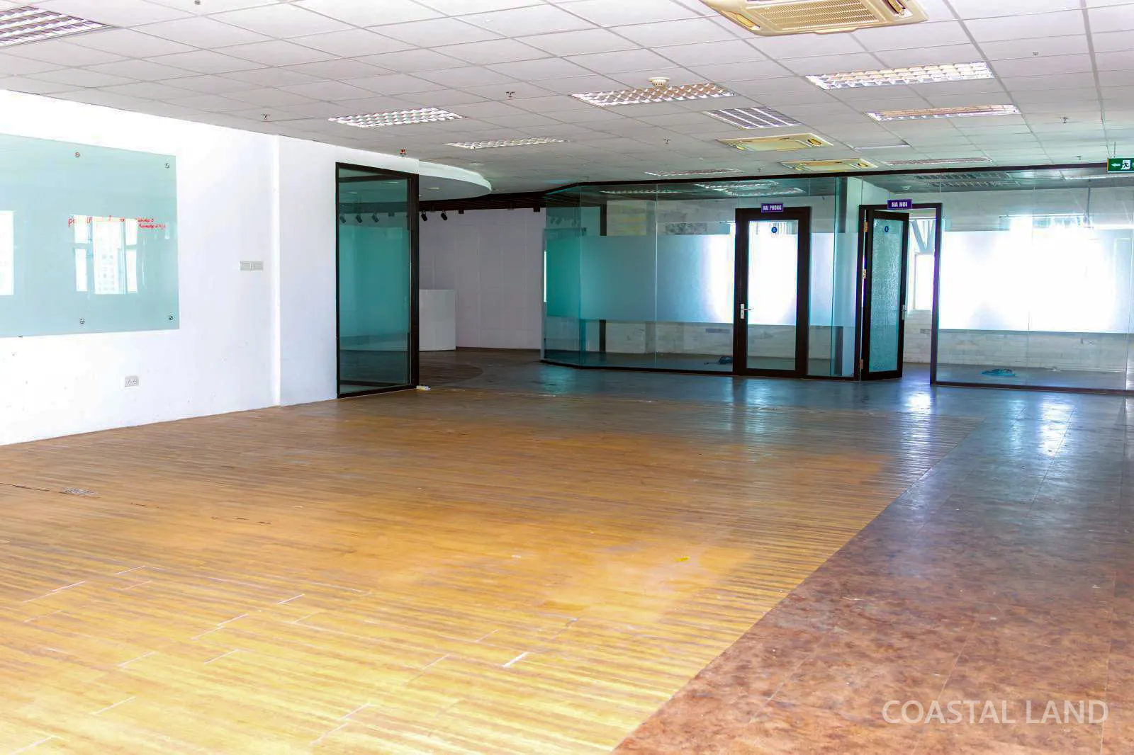 Cho thuê văn phòng 725 m2 tại tầng 11 - Tòa nhà Vĩnh Trung Plaza 5