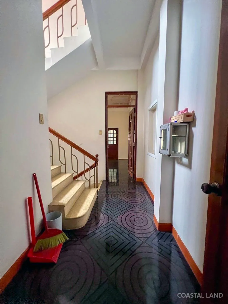 Cho thuê nhà mặt phố, gần biển, ngay khu phố Hàn Quốc. Chỉ 40 tr/tháng 9