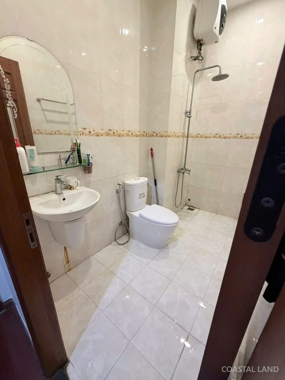 🏡 NẮM CHỦ NHÀ ĐẸP 3 TẦNG – 2 MẶT TIỀN 📍 Sát cầu Hòa Xuân 🌿 Kẹp vệt cây xanh – vị trí cực đẹp 📐 DT sàn 263,3m² | Full nội thất 9