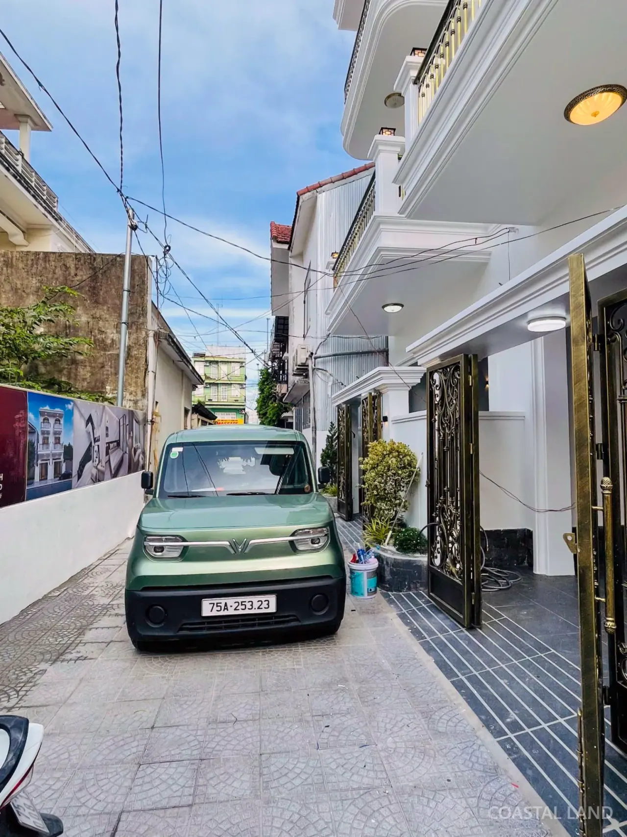 Nhà 3 tầng đầy đủ nội thất đường Phạm Văn Đồng sau lưng 1 nhà mặt tiền. Gía 3,75 tỷ thương lượng