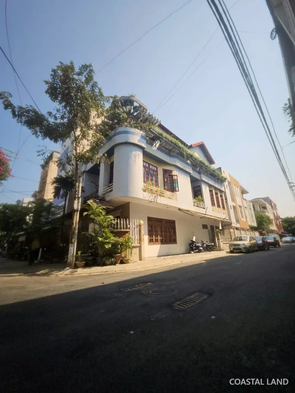 Tòa nhà tại Hải Hồ, full nội thất mới xây 4 tầng 1 tum kề lô góc. View pháo hoa siêu đẹp